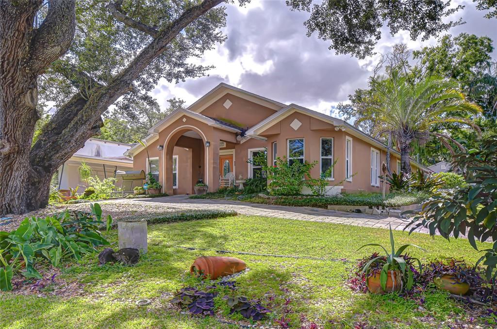 Image 7 of property listing at 3230 N ROME AVENUE, Tampa, FL 33607