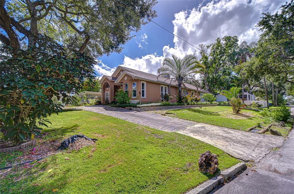 Image 9 of property listing at 3230 N ROME AVENUE, Tampa, FL 33607