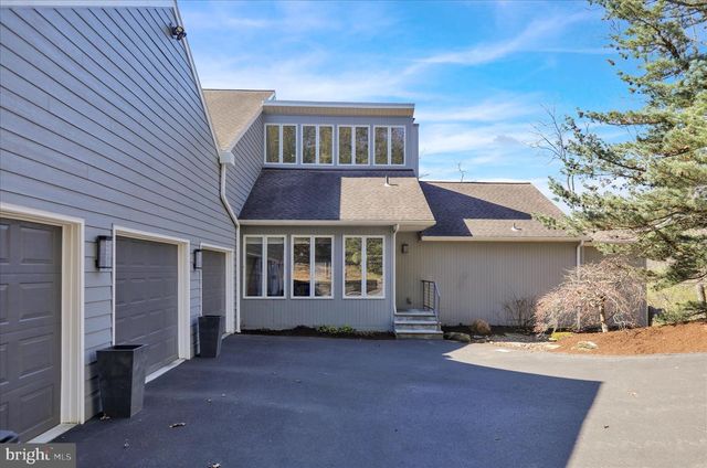241 BLOSSOM CT, Bernville, PA 19506