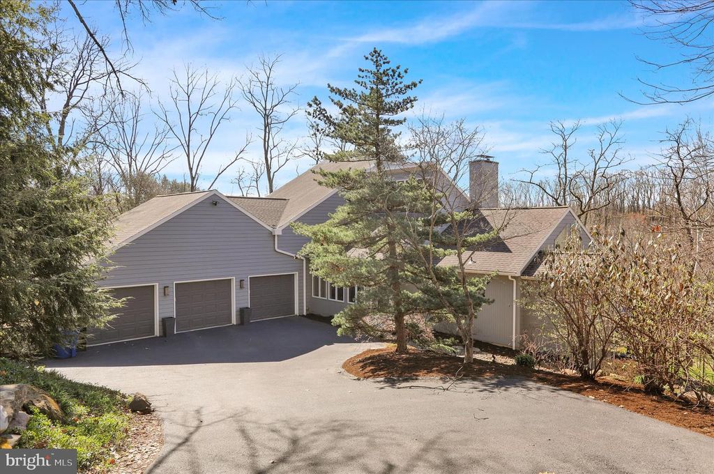 241 BLOSSOM CT, Bernville, PA 19506