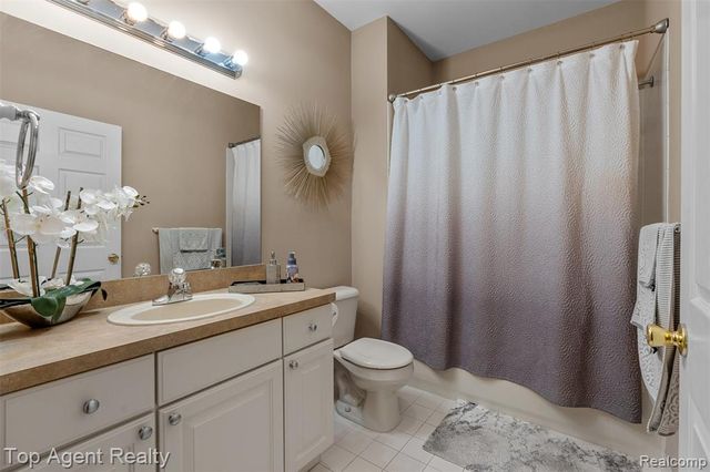 44258 Constellation Drive, Sterling Heights, MI 48314