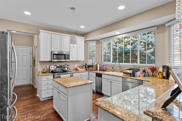 44258 Constellation Drive, Sterling Heights, MI 48314