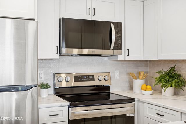 100 Helmsman Way Apt 312, Hilton Head Island, SC 29928