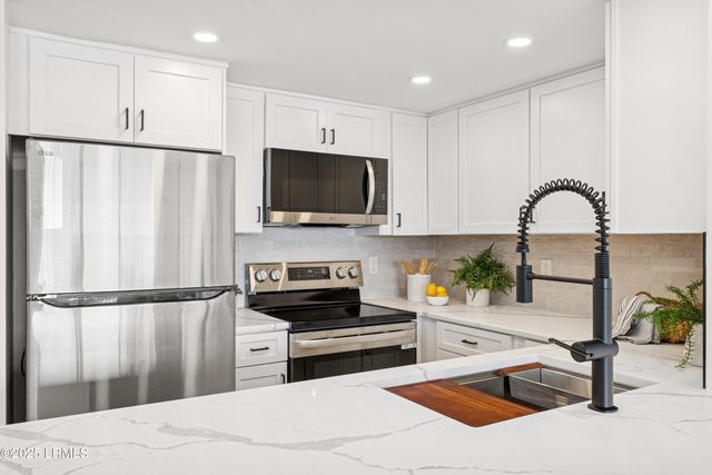 100 Helmsman Way Apt 312, Hilton Head Island, SC 29928