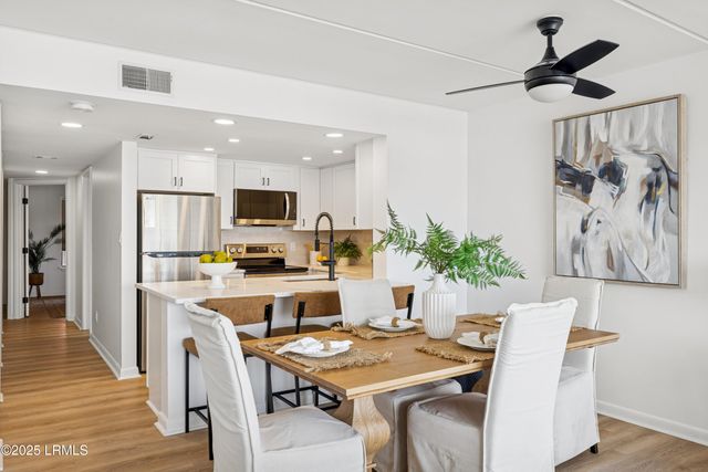 100 Helmsman Way Apt 312, Hilton Head Island, SC 29928