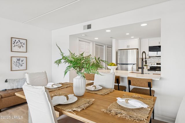 100 Helmsman Way Apt 312, Hilton Head Island, SC 29928