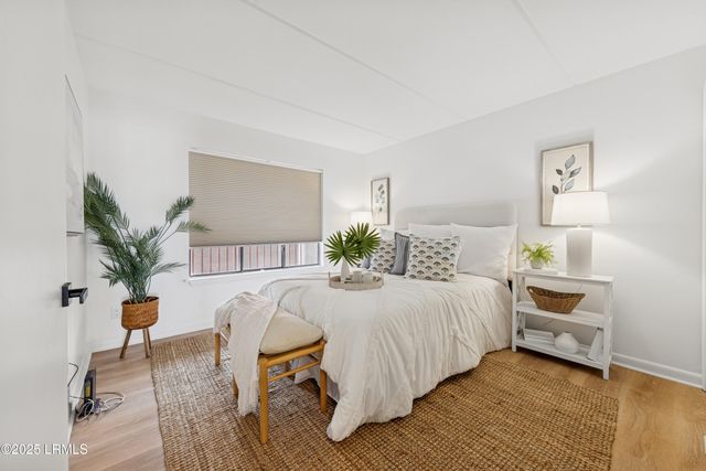 100 Helmsman Way Apt 312, Hilton Head Island, SC 29928