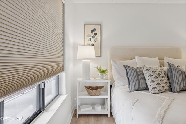 100 Helmsman Way Apt 312, Hilton Head Island, SC 29928