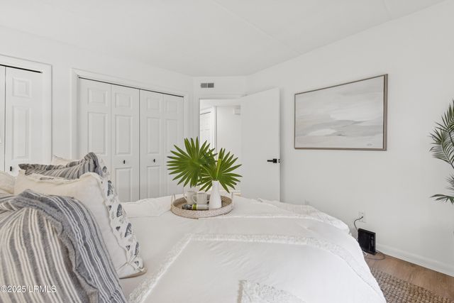 100 Helmsman Way Apt 312, Hilton Head Island, SC 29928