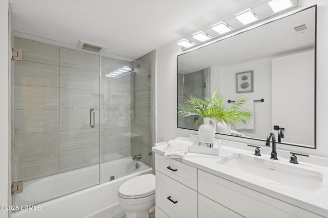 100 Helmsman Way Apt 312, Hilton Head Island, SC 29928