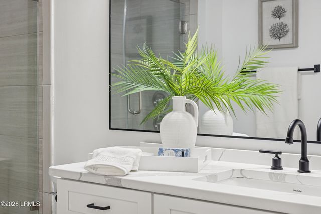 100 Helmsman Way Apt 312, Hilton Head Island, SC 29928