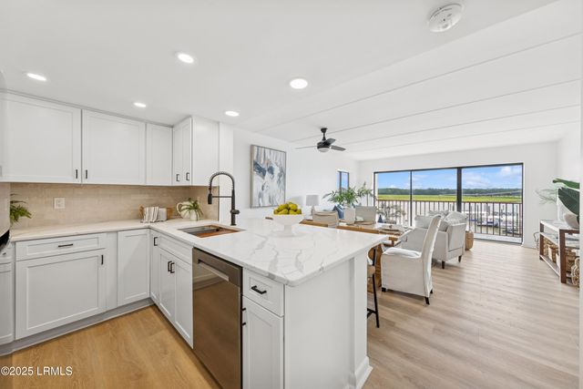 100 Helmsman Way Apt 312, Hilton Head Island, SC 29928