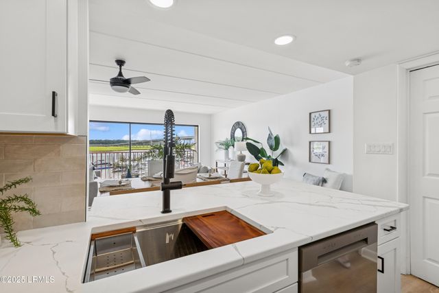 100 Helmsman Way Apt 312, Hilton Head Island, SC 29928