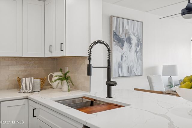 100 Helmsman Way Apt 312, Hilton Head Island, SC 29928