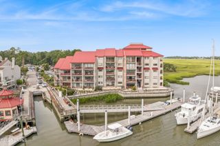 100 Helmsman Way Apt 312, Hilton Head Island, SC 29928