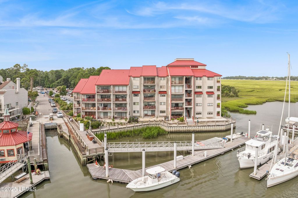 100 Helmsman Way Apt 312, Hilton Head Island, SC 29928