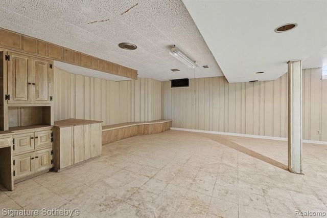 20498 Lauder Street, Detroit, MI 48235