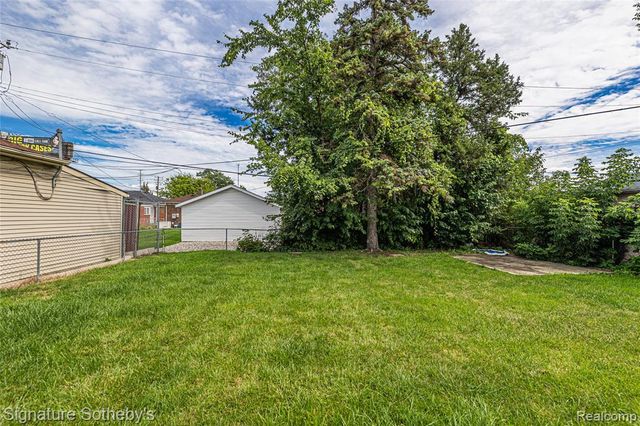 20498 Lauder Street, Detroit, MI 48235