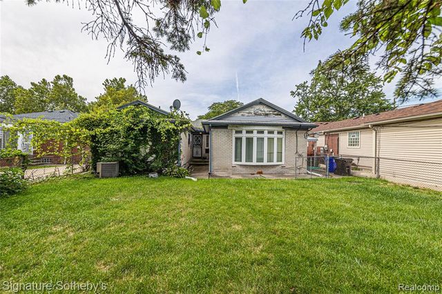 20498 Lauder Street, Detroit, MI 48235