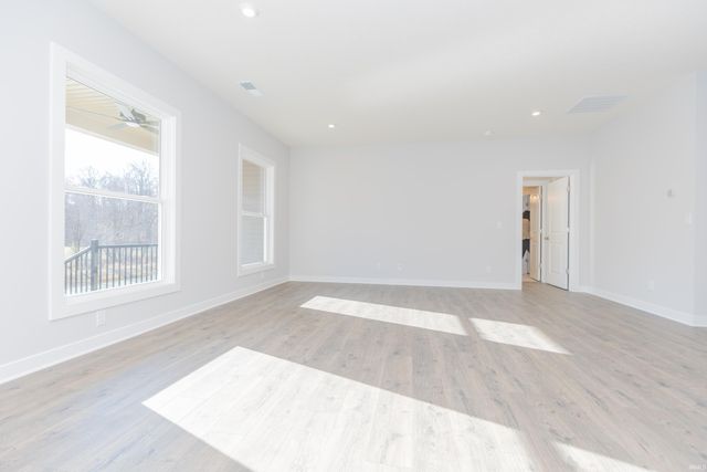 2810 Willow Creek Drive, Evansville, IN 47712