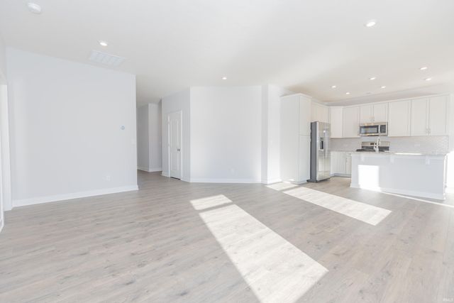 2810 Willow Creek Drive, Evansville, IN 47712