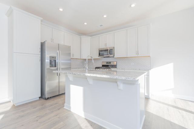 2810 Willow Creek Drive, Evansville, IN 47712