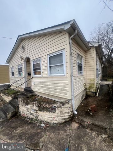 5213 CALL PL SE, Washington, DC 20019