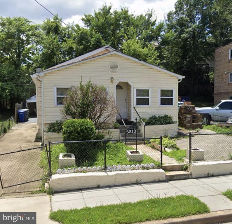 5213 CALL PL SE, Washington, DC 20019