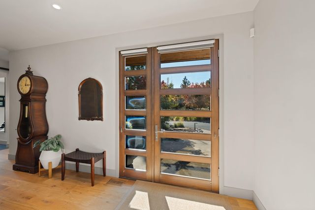 61612 Hosmer Lake Drive, Bend, OR 97702