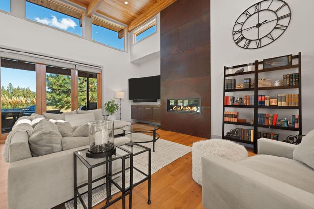 61612 Hosmer Lake Drive, Bend, OR 97702