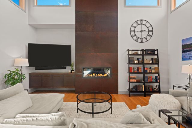 61612 Hosmer Lake Drive, Bend, OR 97702