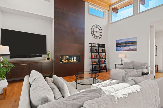 61612 Hosmer Lake Drive, Bend, OR 97702