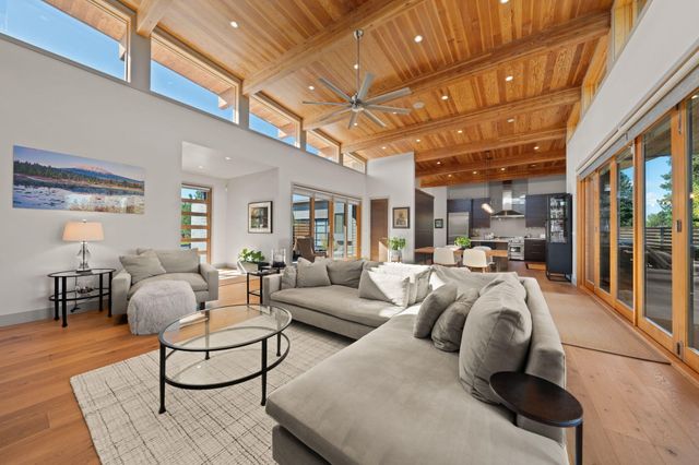 61612 Hosmer Lake Drive, Bend, OR 97702