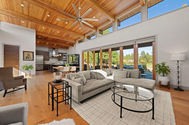 61612 Hosmer Lake Drive, Bend, OR 97702