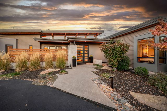 61612 Hosmer Lake Drive, Bend, OR 97702