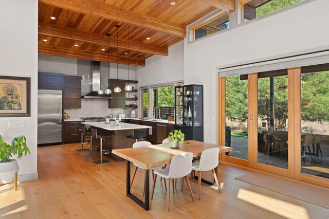 61612 Hosmer Lake Drive, Bend, OR 97702