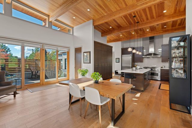 61612 Hosmer Lake Drive, Bend, OR 97702