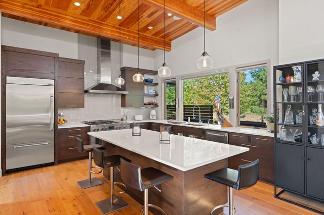 61612 Hosmer Lake Drive, Bend, OR 97702