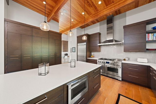 61612 Hosmer Lake Drive, Bend, OR 97702