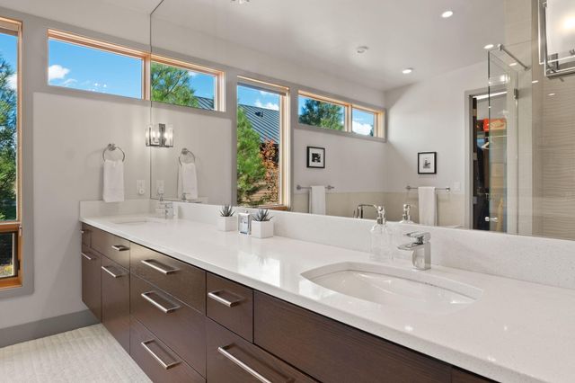 61612 Hosmer Lake Drive, Bend, OR 97702