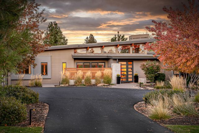 61612 Hosmer Lake Drive, Bend, OR 97702