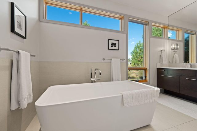 61612 Hosmer Lake Drive, Bend, OR 97702