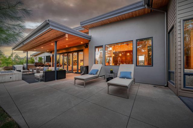 61612 Hosmer Lake Drive, Bend, OR 97702