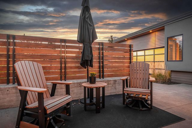 61612 Hosmer Lake Drive, Bend, OR 97702