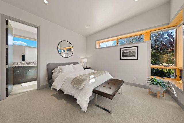 61612 Hosmer Lake Drive, Bend, OR 97702