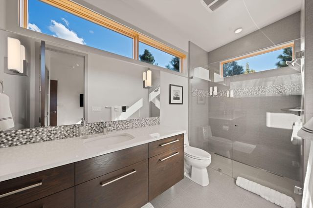 61612 Hosmer Lake Drive, Bend, OR 97702