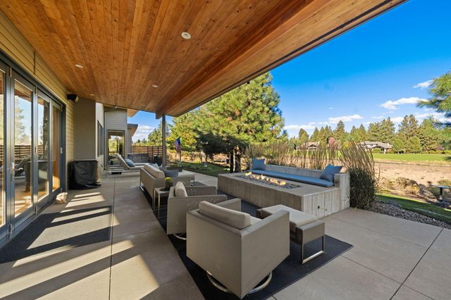 61612 Hosmer Lake Drive, Bend, OR 97702