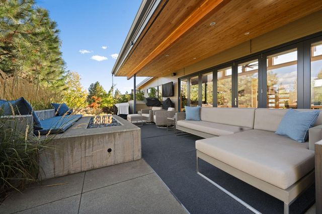 61612 Hosmer Lake Drive, Bend, OR 97702