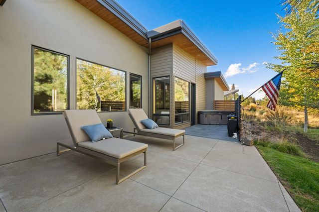 61612 Hosmer Lake Drive, Bend, OR 97702