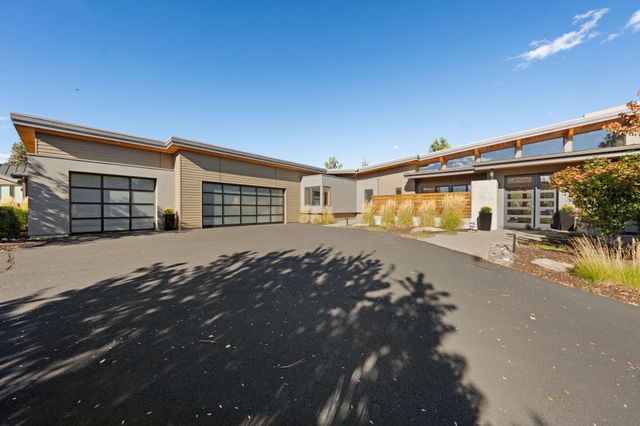 61612 Hosmer Lake Drive, Bend, OR 97702